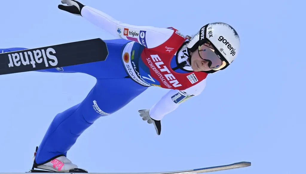 Svetovni pokal: Nika Prevc suvereno do zmage v Sapporu