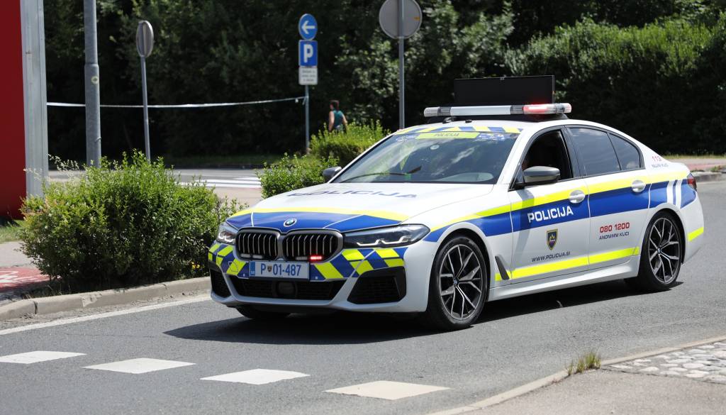 Pomurski policisti obravnavali grožnje, kršitev reda in miru ter zasegli tri vozila