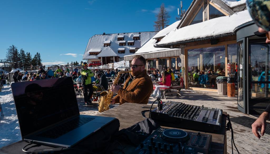 Krvavec ni samo za smučanje in sankanje. Tam se lahko celo poročite in praznujete valentinovo