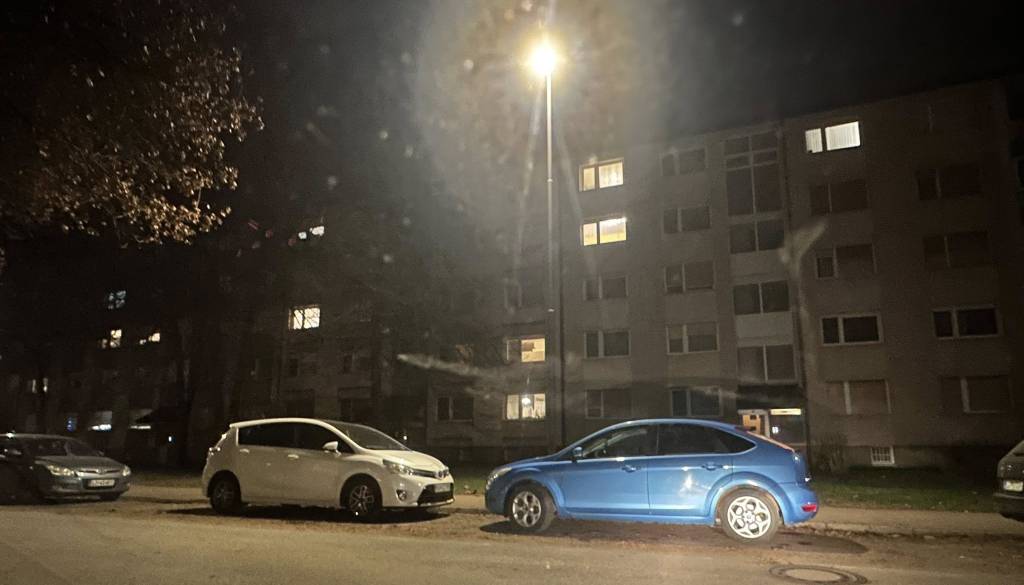 Mestno redarstvo svetuje ljudem v Štepanjskem naselju: Obrnite se na zasebne lastnike garaž, parkirnih mest ali upravnike objektov