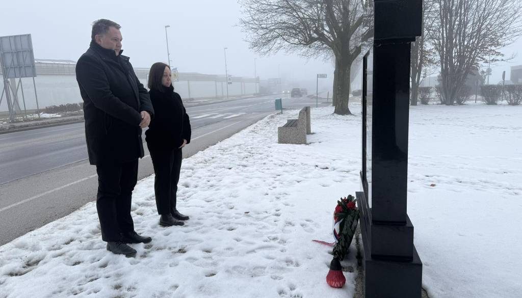Župan Anželj ob dnevu spomina položil venec na židovskem pokopališču