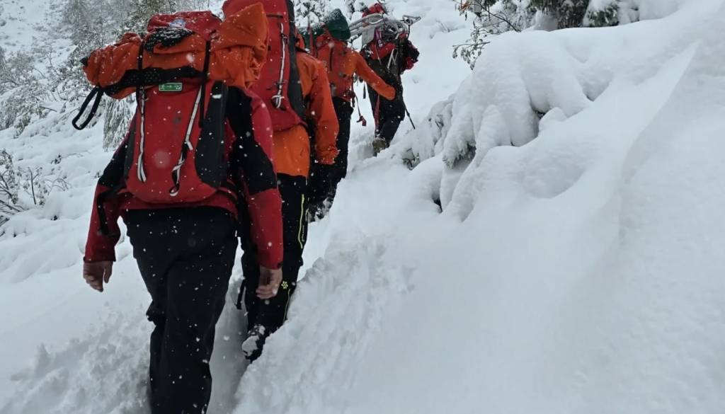 Plazovna nevarnost 4. stopnje, reševalci pozivajo k odpovedi tur