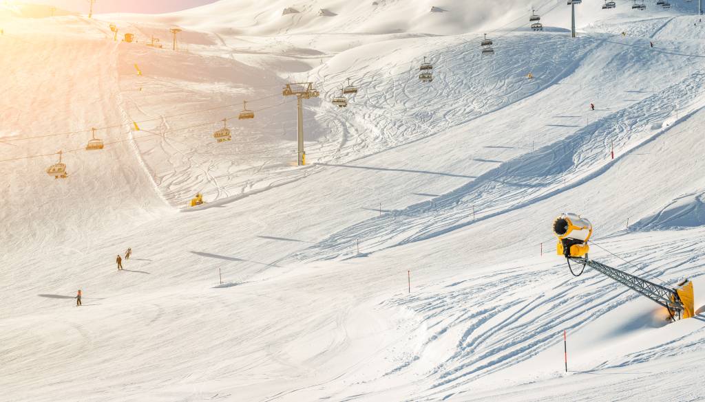 Zima se začenja: to slovensko smučišče jutri sprejema prve smučarje