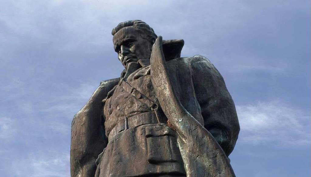 Zaradi poškodovanja Titovega kipa občina vložila kazensko ovadbo