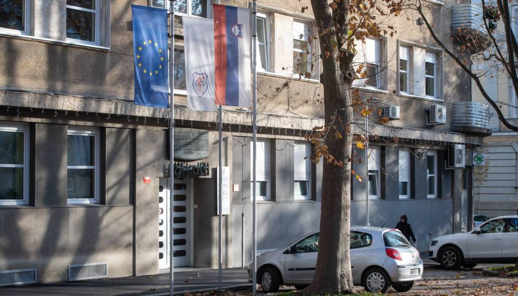 Da v Maribor privabijo zdravnike, jim zdravstveni dom in občina plačujeta stanovanje