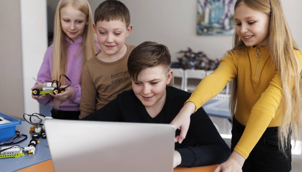 Prihodnost šol pod drobnogledom: V Državnem svetu posvet o umetni inteligenci v izobraževanju