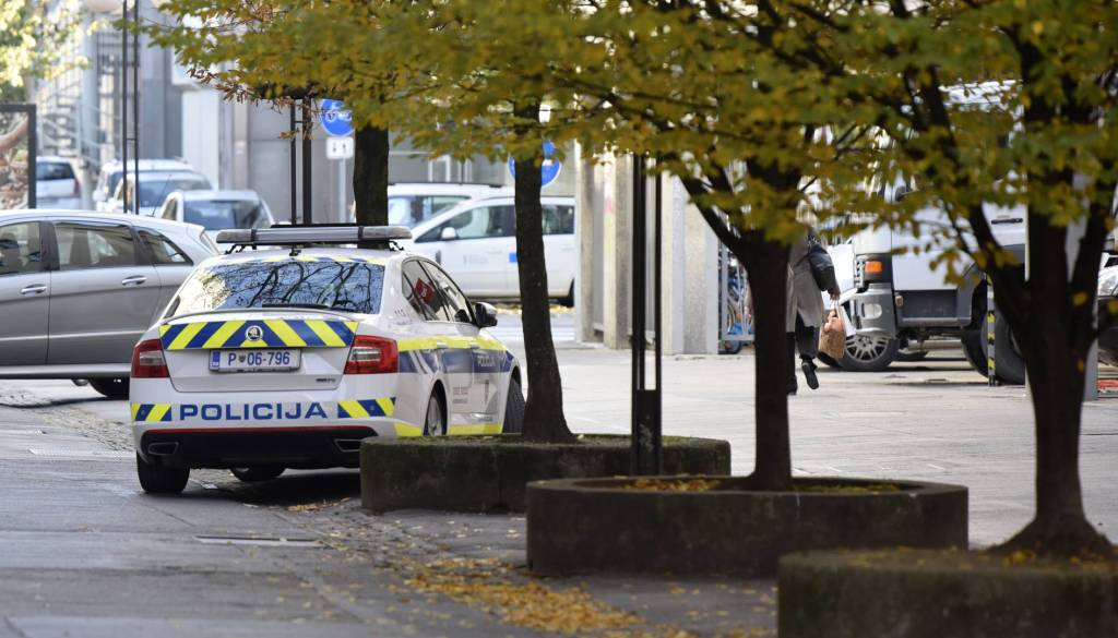 Mariborski policisti stopili na prste 22-letniku, ki je ukradel telefon in skuter