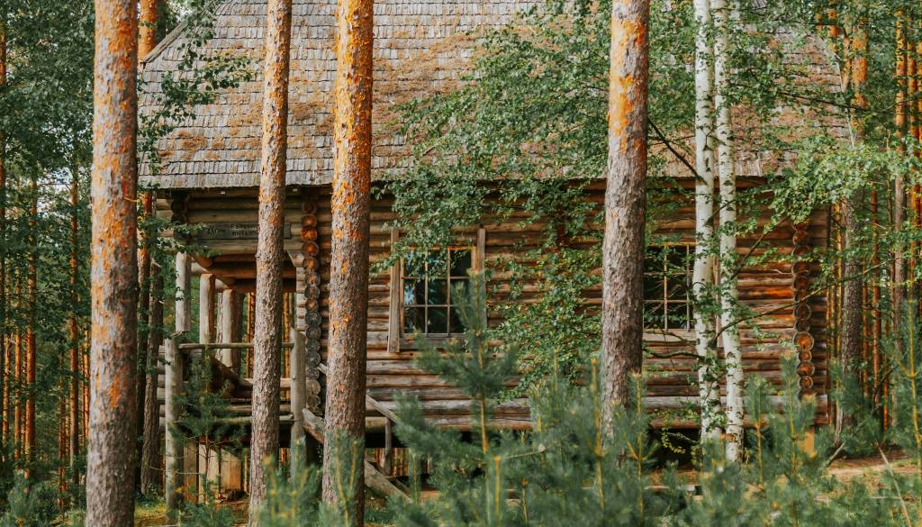 Občina Kranjska Gora načrtuje gradnjo brunarice in novega parkirišča v Gozd Martuljku