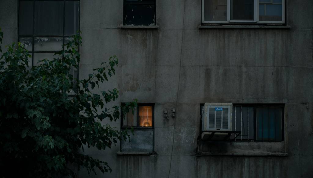 Groza v bližini reke Mure: 11-letni otrok mrtev, policija sumi mater
