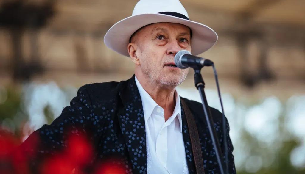 VIDEO: Vlado Kreslin brez očeta na odru, a z ganljivim pozdravom