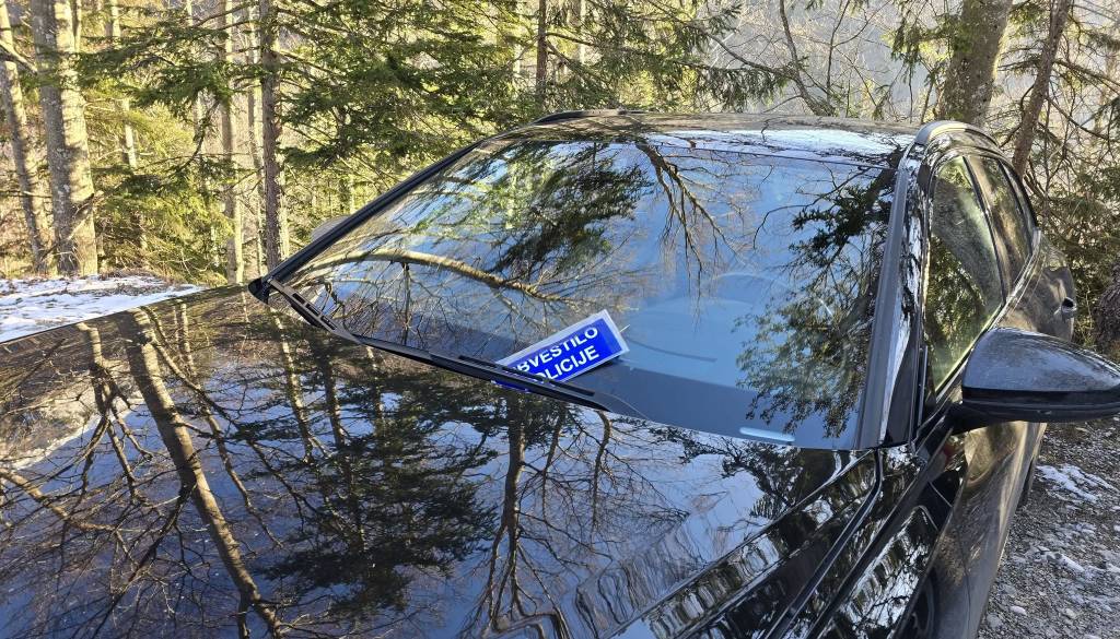 Jermanca razburja pohodnike: V hribe po rekreacijo in razglede, domov pa z globo