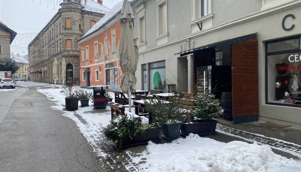 Sneženje zajelo Ptuj, v prihodnjih dneh še ostrejši mraz