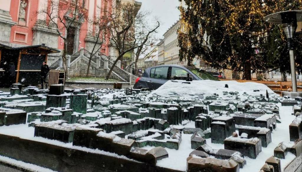 FOTO: Ljubljana pod snežno odejo – mesto kot iz pravljice!