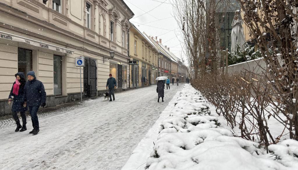 FOTO in VIDEO: Snežna idila v mestu, Maribor kot iz zimske razglednice