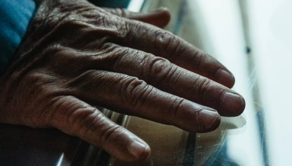Nenadna smrt starejše osebe v Pomurju, zakaj je posredovala policija?