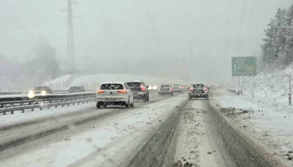 Italijan in Hrvatica pri Brniku poskrbela za prometni kaos