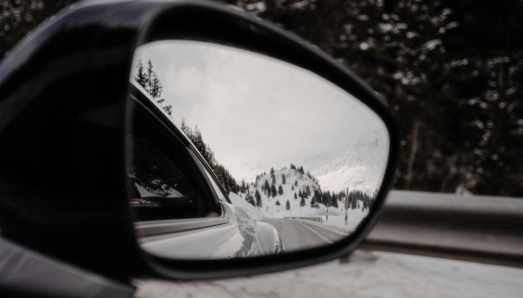 Zimska oprema ni zagotovilo za varnost, kako voziti v zimskih razmerah? 