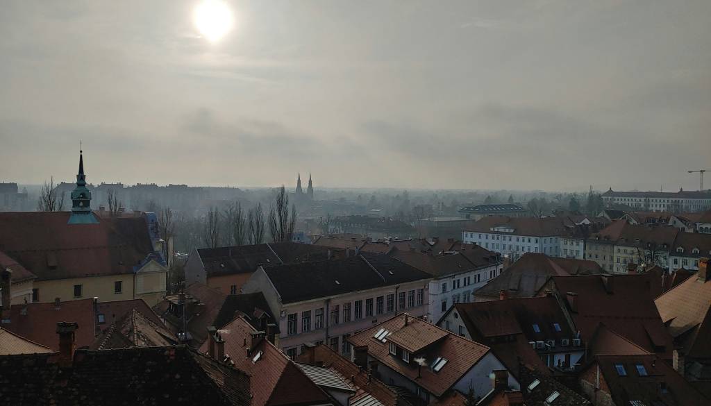 Sežigalnica v Ljubljani: Dva evra prihranka ali višja cena za zdravje?