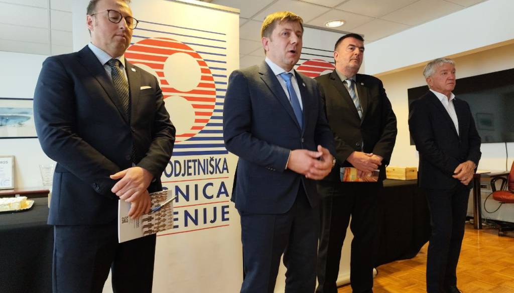 FOTO in VIDEO: Obrtniki vladi: Tako ne gre več – gospodarstvo izgublja sapo