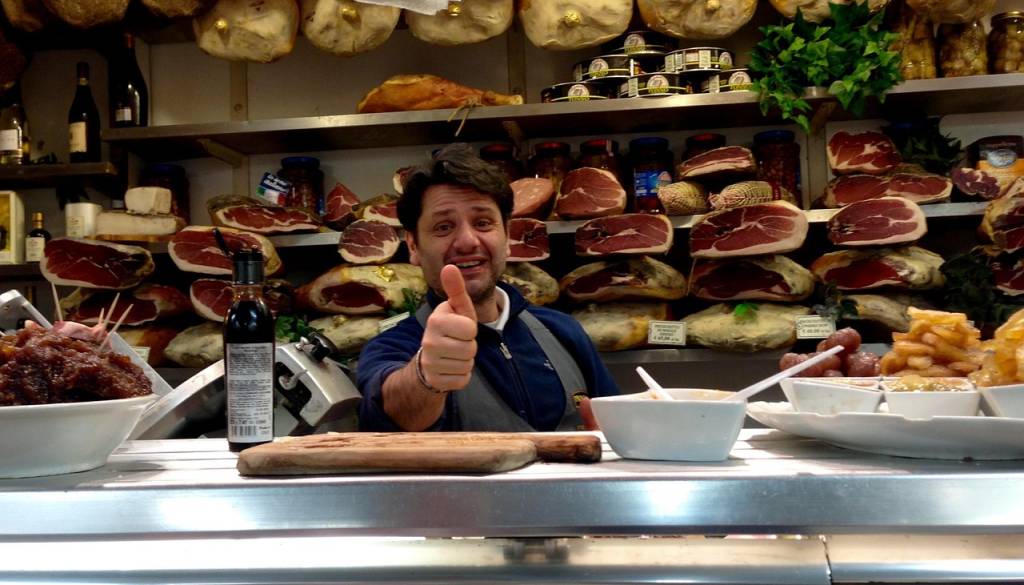 Kaj je bolj bogokletno za Italijane: kečap na špagetih ali ananas na pici?