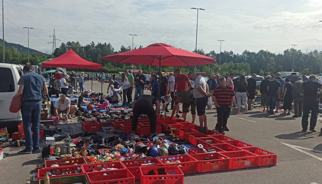 Zakaj se bolšji sejem iz Stanežič seli drugam? Župan in organizator razkrivata resnico