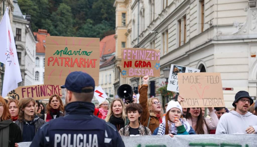 Popoldan zapora ceste pred Moderno galerijo zaradi protesta v podporo Venezueli