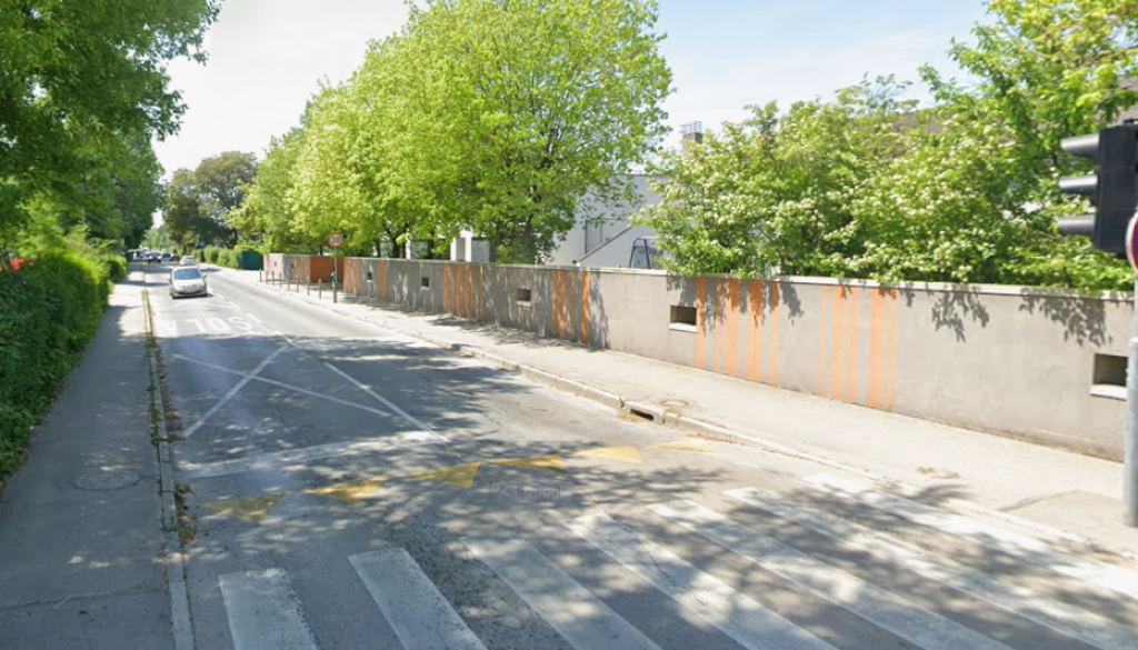 Cesta preozka in promet gost, kolesarji v Trnovem se počutijo ogrožene