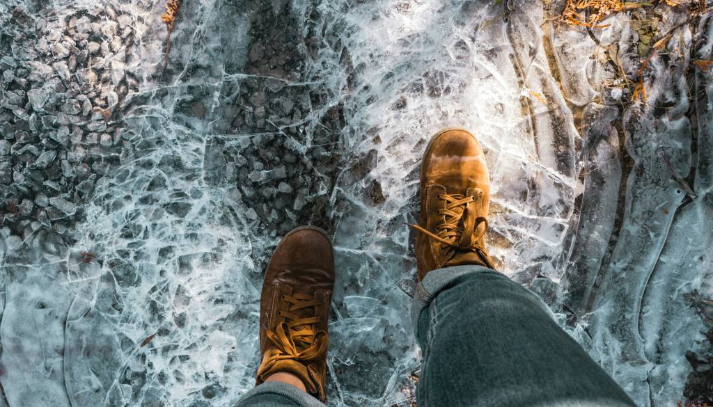 Promet pod lediščem, ogrožata poledica in žled