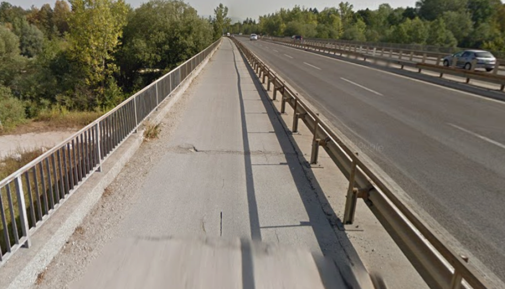 Nevarno na kolesarski stezi pri Štajerski cesti? Občina odgovarja