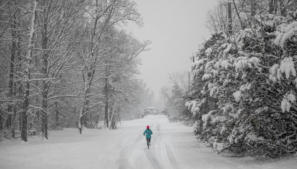 Zakaj je gibanje pozimi ključno za zdravje, tudi pri nizkih temperaturah