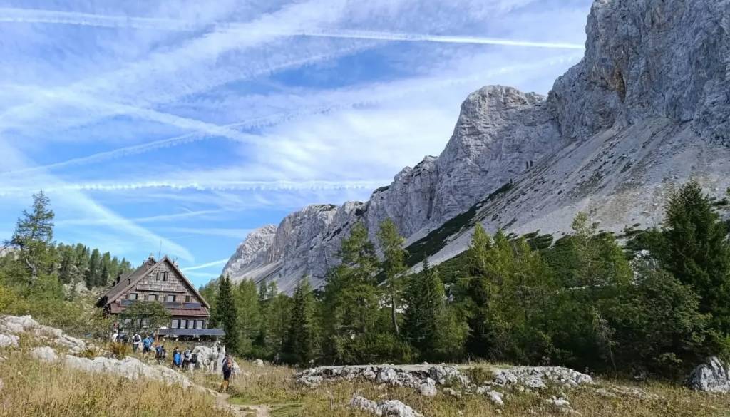 Bohinjski devetošolci so spoznavali gore z gorskimi reševalci ob boku