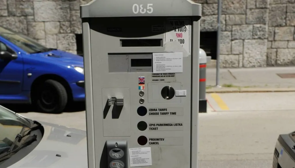 Vas jezi, ko za parkiranje potrebujete aplikacijo? Prihaja pomembno opozorilo občinam
