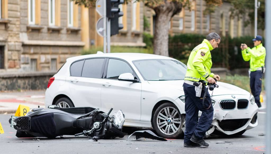 FOTO: Tragična nesreča na naših cestah, 26-letni motorist umrl na kraju