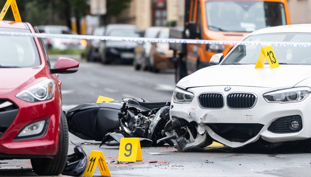 FOTO: Huda prometna nesreča terjala življenje 26-letnika