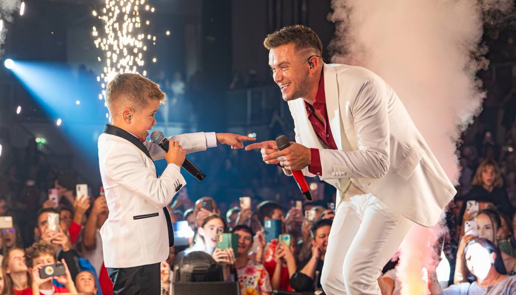 FOTO in VIDEO: Luka Basi v mariborski Dvorani Tabor praznoval deset let kariere, na odru se mu je prvič pridružil sin