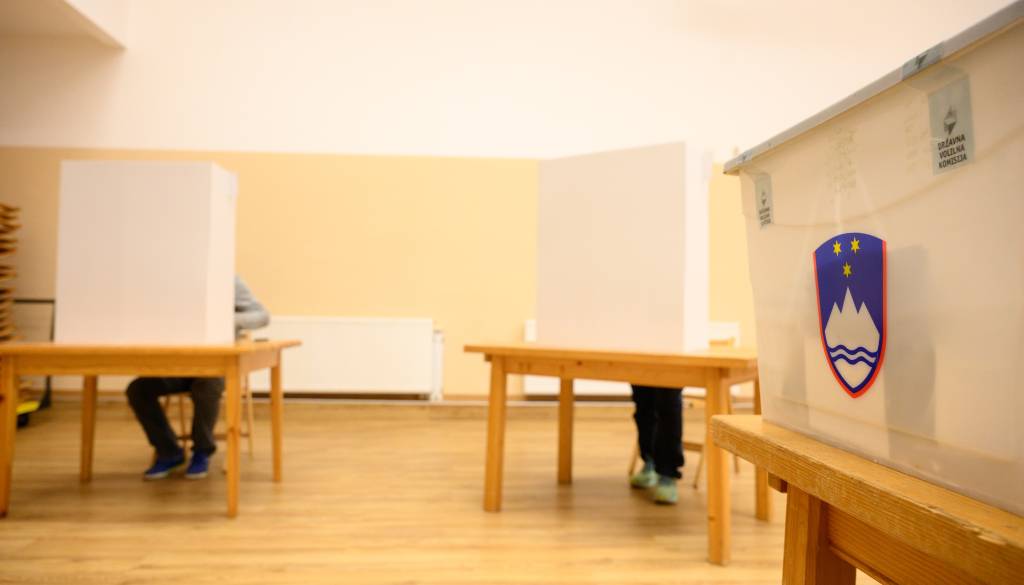 REFERENDUMI 2026: Slovenija pred razglasitvijo prvih rezultatov: Kako so odločili volivci?