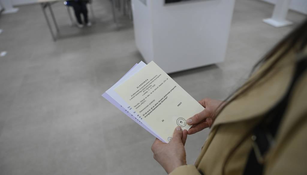 Število prijav narašča: Inšpektorat preverja 18 sumov kršitev volilnega molka