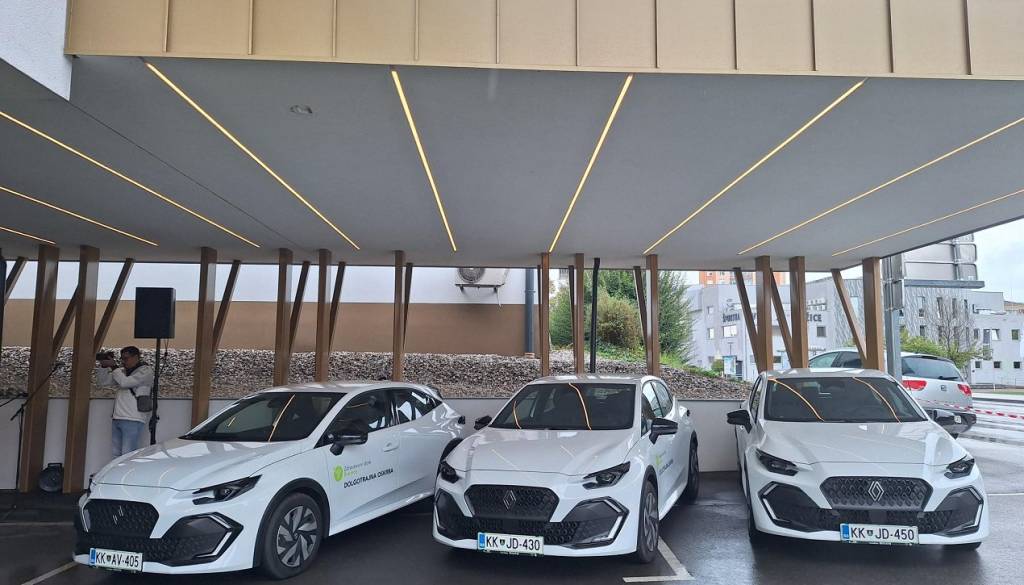 FOTO: Zdravstveni dom Brežice bogatejši za deset novih vozil, naložba vredna skoraj 390 tisoč evrov