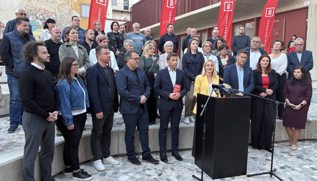 Kdo vse je na listi Nuške Gajšek? Med 29 kandidati znani obrazi, razkrivamo vsa imena