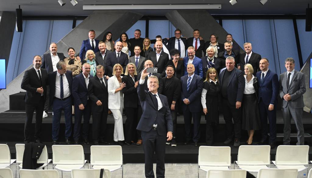 FOTO: Svoboda predstavlja županske kandidate. V Ljubljani bo stavila na nekdanjega ministra