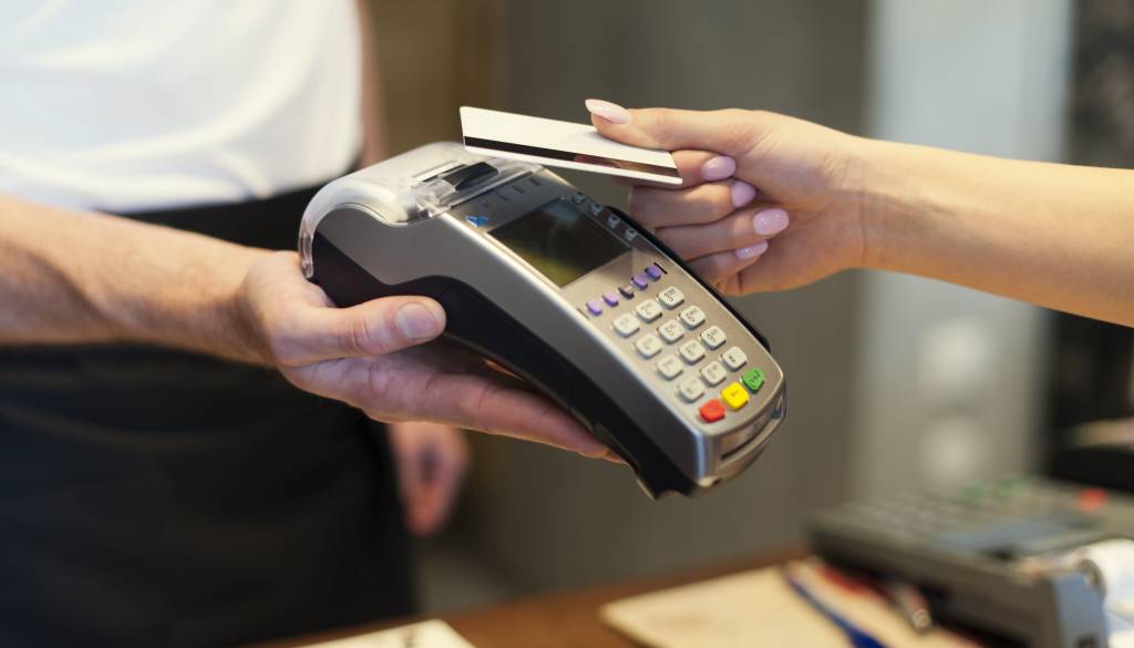 Kaj vse se prihodnje leto spreminja za uporabnike Mastercard plačilnih kartic?