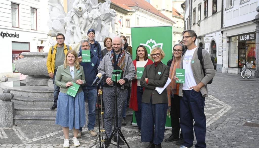 FOTO: Apolonija Simon uradno vložila kandidaturo za ljubljansko županjo, Vesna in civilna družba predstavili 45 kandidatov
