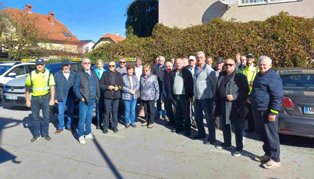 FOTO: Na Ptuju uspešno usposabljanje starejših voznikov, obnovili znanje in se preizkusili za volanom