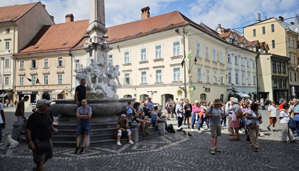 Turizem raste v Ljubljani in v  gorah, morje stoji