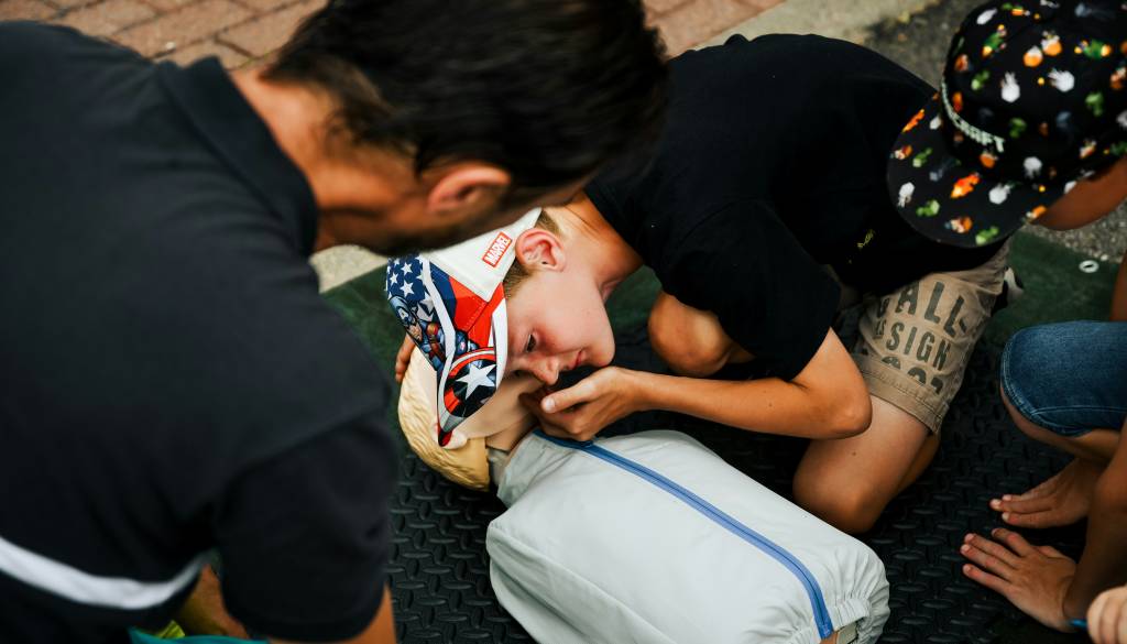 Vsak dan od tri do pet ljudi v Sloveniji doživi srčni zastoj