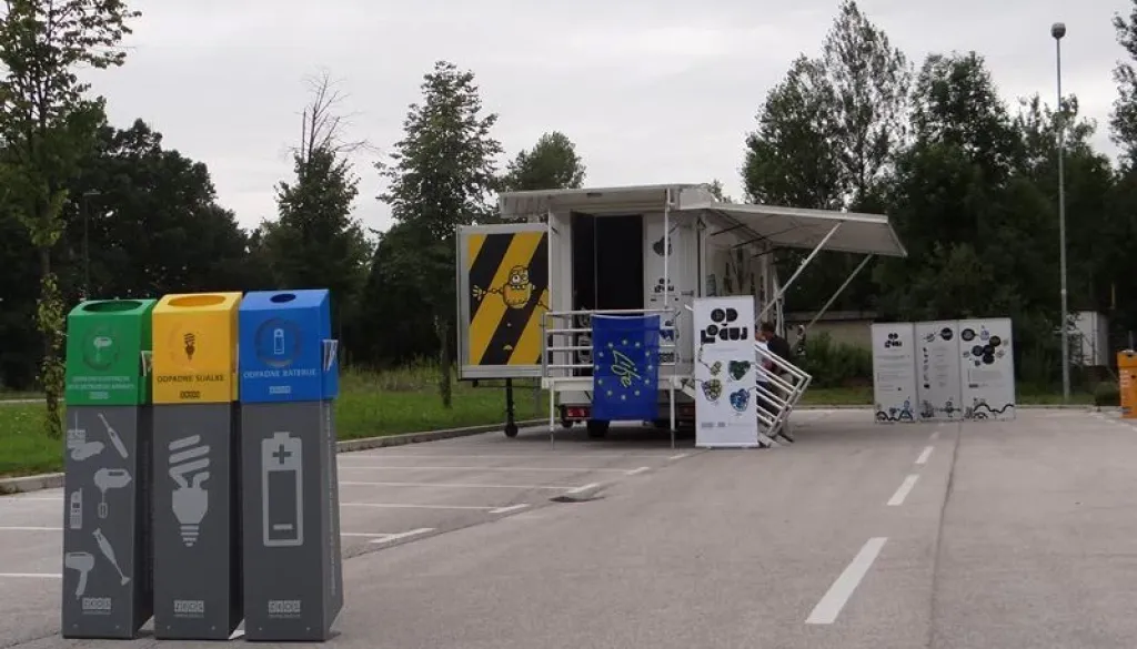 Poceni elektronika, ki jo kupimo za evro ali dva, postaja ogromen okoljski problem