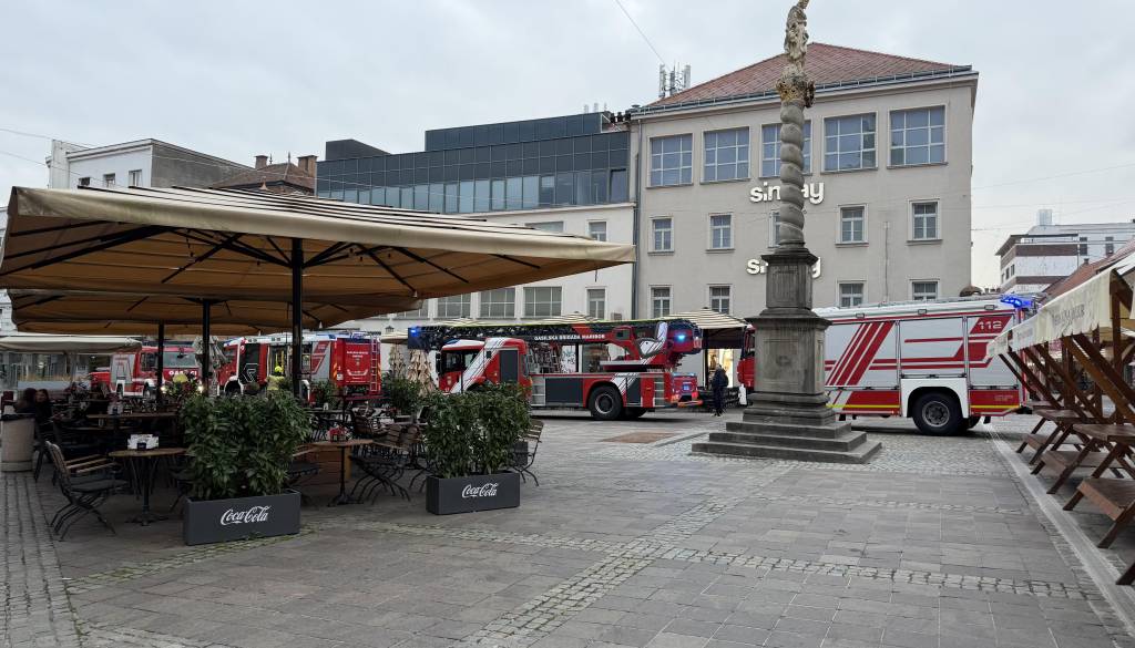 FOTO: Gasilci zjutraj posredovali v središču Maribora, kaj se je zgodilo?