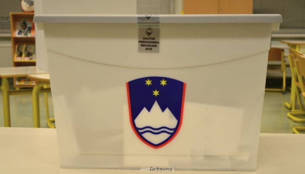 Slovenci bomo decembra znova glasovali, odločitev bi lahko občutili tudi v svojih denarnicah