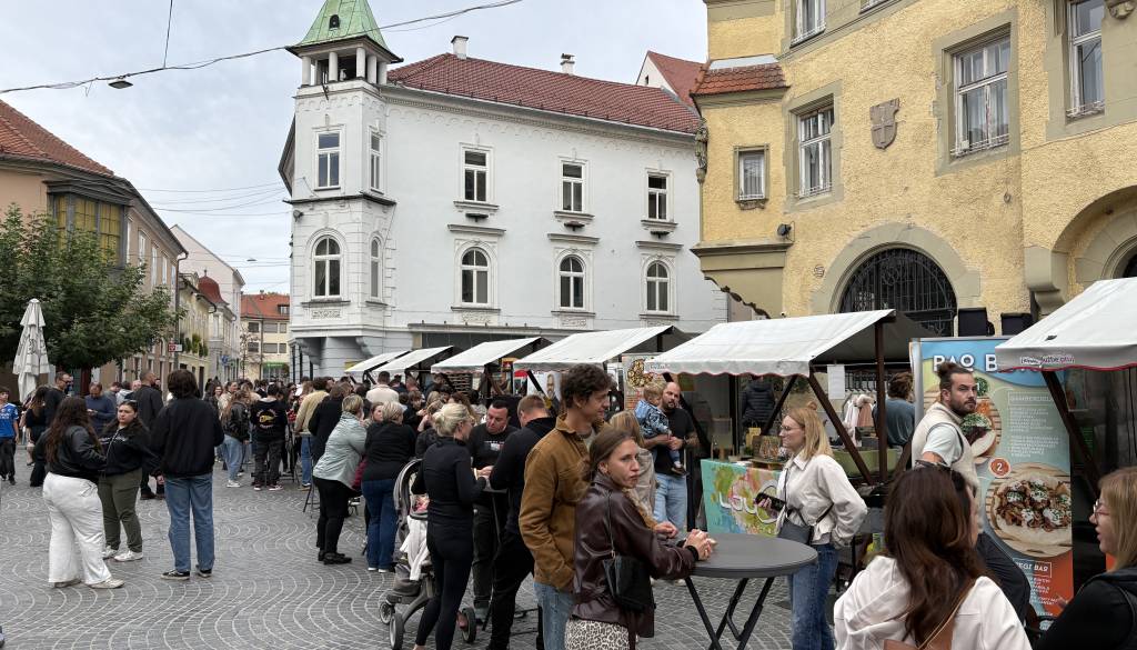 FOTO in VIDEO: Odprta kuhna znova na Ptuju, Mestni trg napolnili obiskovalci in kulinarične dobrote