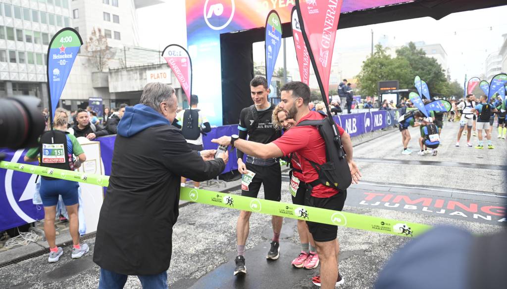 FOTO in VIDEO: Množica tekačev se je podala na ljubljanske ulice, maraton se je začel